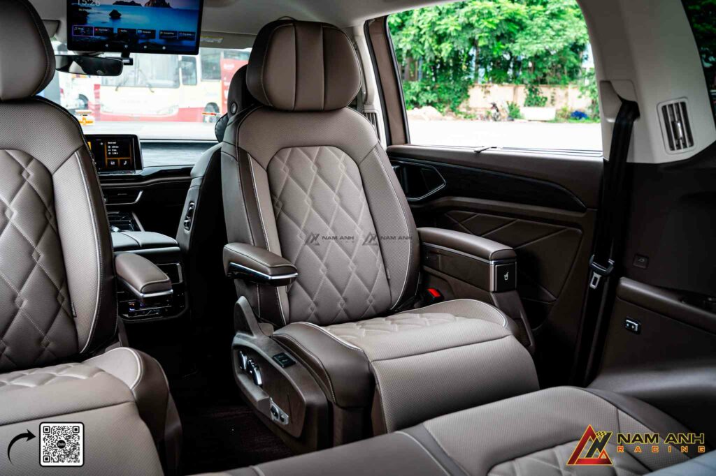 Chất liệu da cao cấp, tôn lên vẻ sang trọng cho khoang giữa

