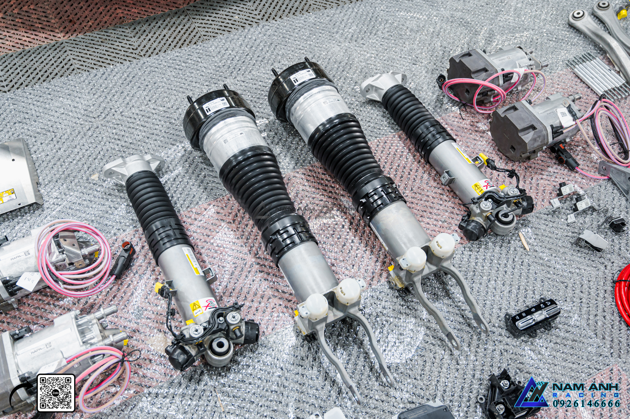 Hệ thống phuộc E-Active Body Control | Mercedes GLS-Class sử dụng một bơm dầu áp suất cao chạy bằng điện 48V