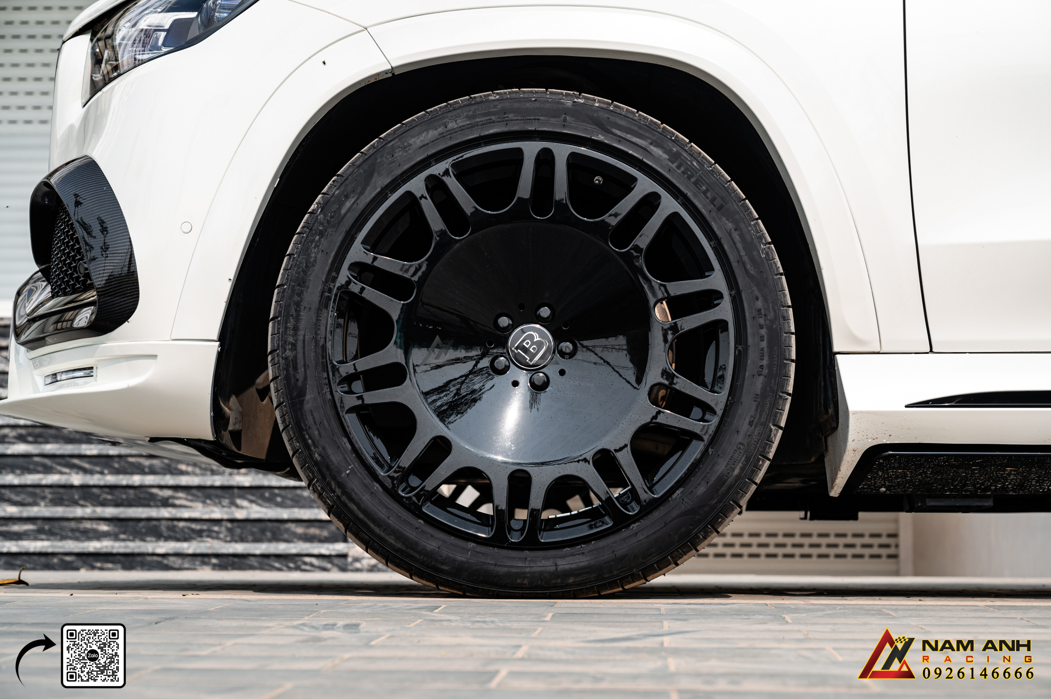 Ốp vè bánh xe giúp mở rộng hốc bánh, mang lại vẻ ngoài mạnh mẽ cho chiếc Mercedes GLS-Class W167