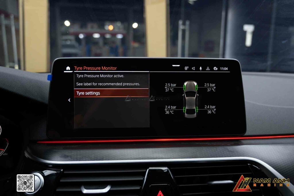 Trang bị cảm biến hiện đại giúp duy trì độ bám đường và độ ổn định khi lái.
