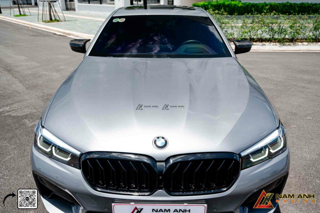 Cản trước M5 hầm hố, hốc gió lớn tăng khí động học