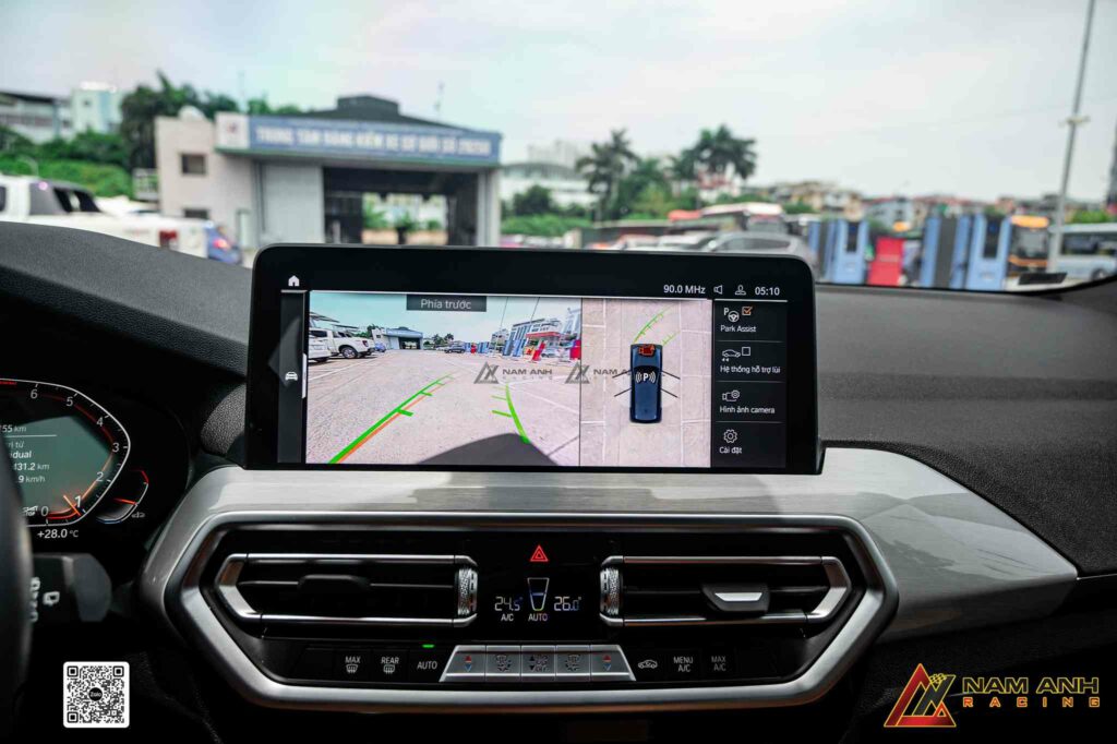 Quan sát toàn cảnh 360 độ quanh xe BMW X3 G01 LCI, đảm bảo an toàn khi di chuyển và đỗ xe.