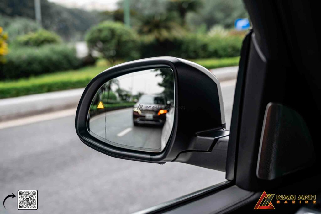 Nâng cấp hệ thống cảnh báo điểm mù cho BMW X7 G07 LCI giúp tăng độ chính xác và an toàn.