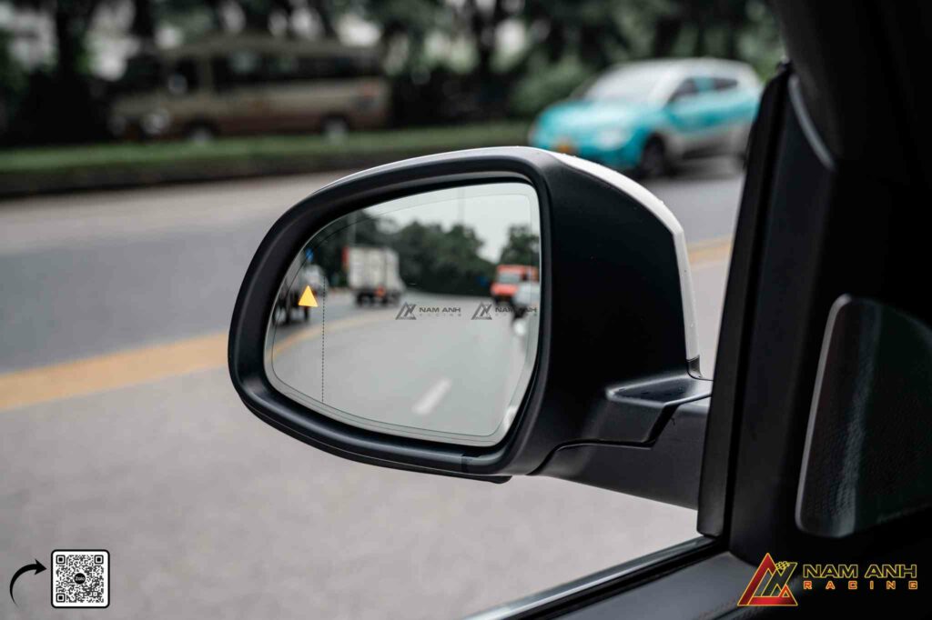 BMW X7 G07 LCI đạt chuẩn an toàn cao nhờ cải tiến cảm biến cảnh báo điểm mù thế hệ mới.