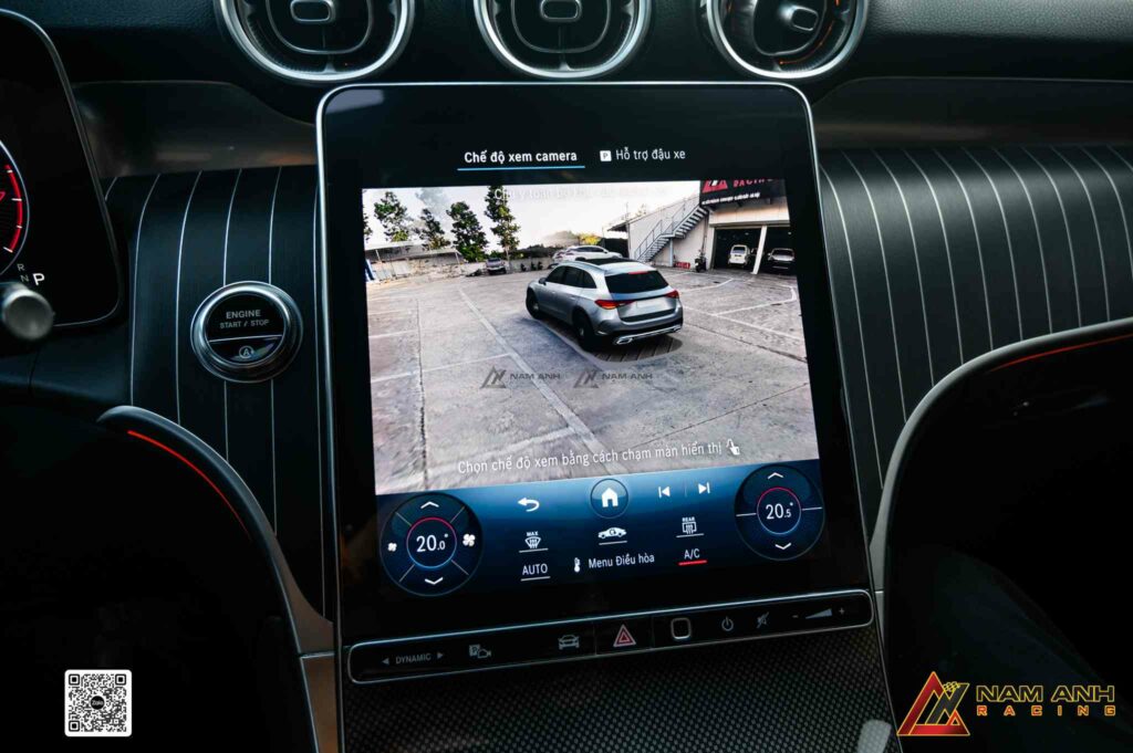 Hệ thống camera 360 tích hợp hoàn hảo với màn hình MBUX của Mercedes-Benz.