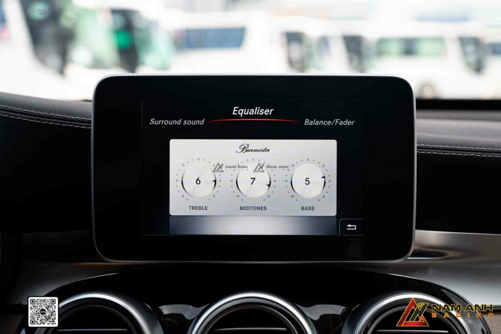 Hệ thống 13 loa Burmester công suất 590W – chuẩn âm Hi-End trên Mercedes-Benz GLC.