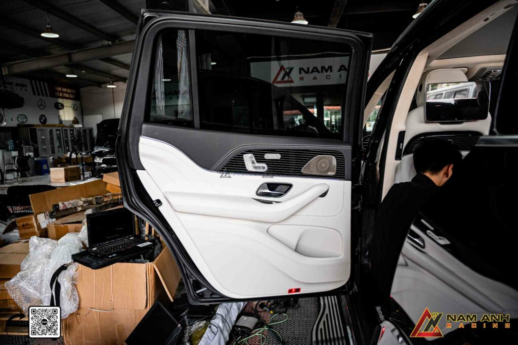 Thiết kế loa Burmester khắc họa sự tinh tế và quyền lực trong từng đường nét Maybach.