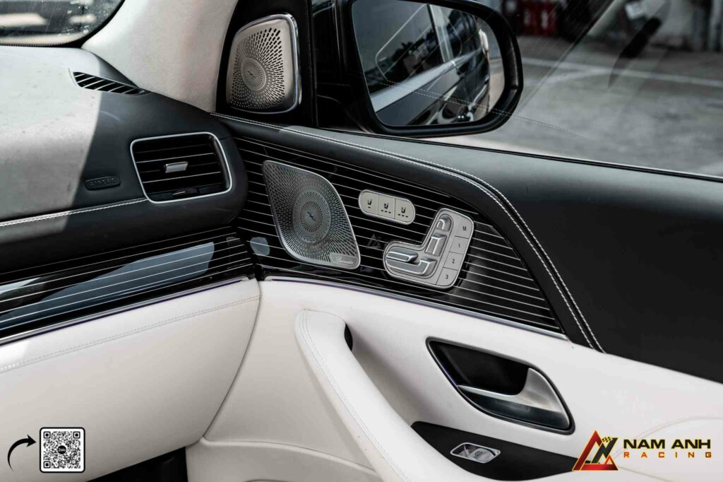 Khoang hành khách Maybach chuẩn phong cách thượng lưu hiện đại.