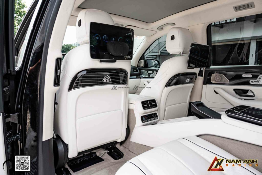Khoang sau Maybach bố trí 2 ghế thương gia độc lập, sang trọng và riêng tư.