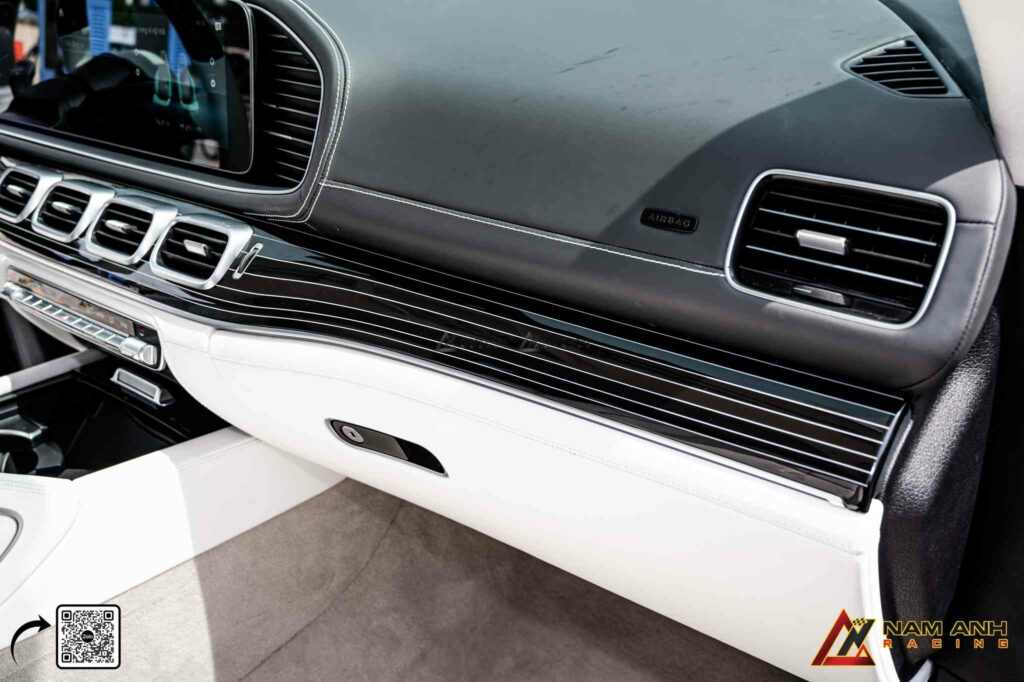 Taplo Maybach ốp Designo tinh xảo, phản chiếu đẳng cấp người sở hữu.