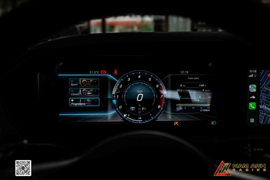 Cụm đồng hồ kỹ thuật số ODO Maybach hiển thị rõ nét và sang trọng.