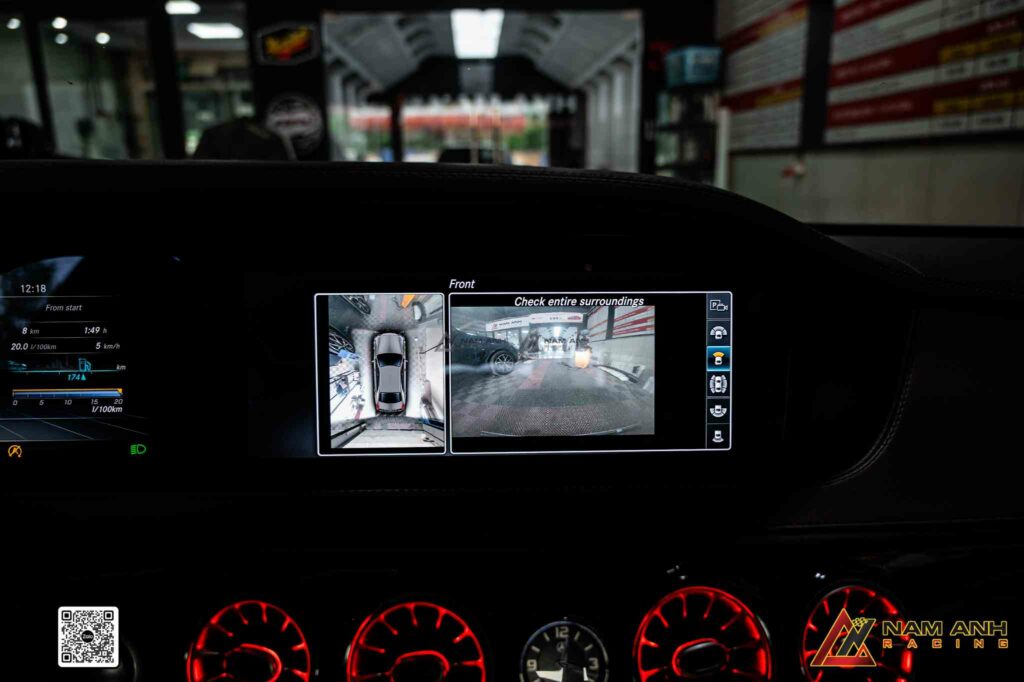 Giao diện mới hiện đại, hiển thị sắc nét đẳng cấp Mercedes-Benz.