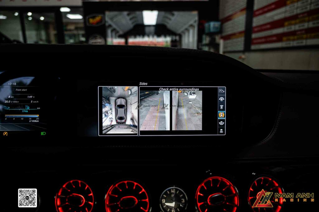 Lắp đặt màn hình trung tâm Mercedes S400 bởi kỹ thuật viên chuyên sâu Nam Anh Racing.