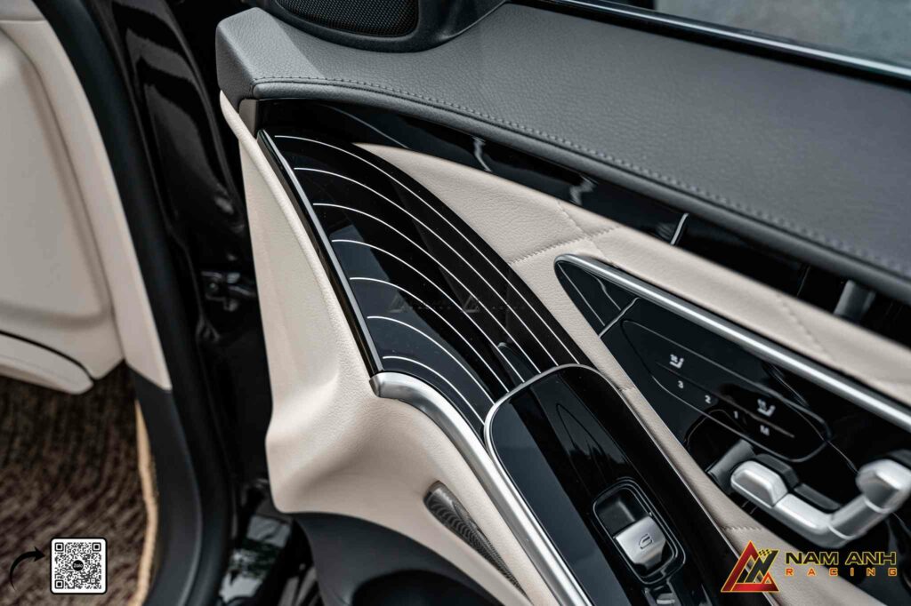 Trims Piano Black Maybach – điểm chạm hiện đại thể hiện đẳng cấp thượng lưu.