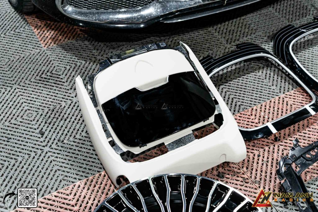 Quy trình nâng cấp Mercedes-Benz S450 2023 lên option Maybach thực hiện chuẩn kỹ thuật.