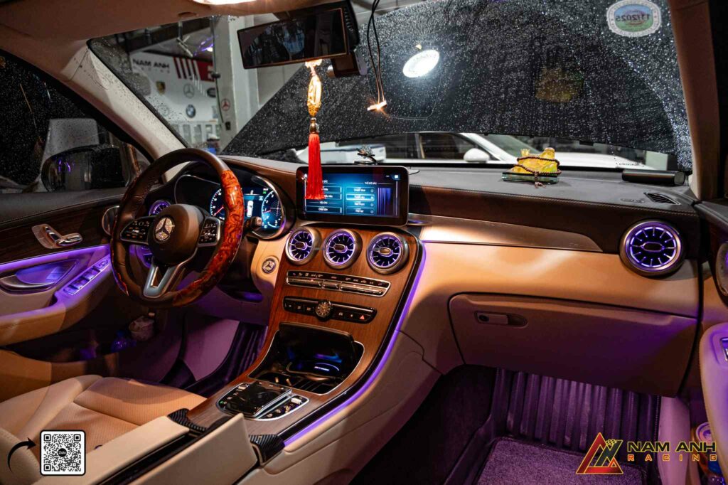 Adaptive Cruise Control trên GLC 200 2022 hỗ trợ người lái kiểm soát tốc độ chủ động.