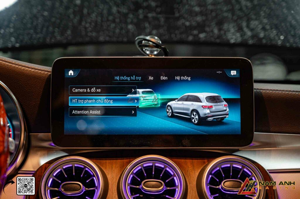 Công nghệ Distronic Plus giúp GLC 200 tăng giảm tốc độ linh hoạt theo xe phía trước.