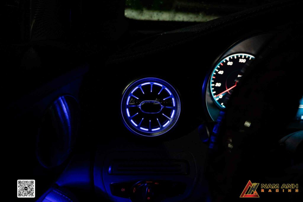 Kỹ thuật viên Nam Anh Racing được đào tạo chuyên sâu theo tiêu chuẩn Mercedes-Benz.