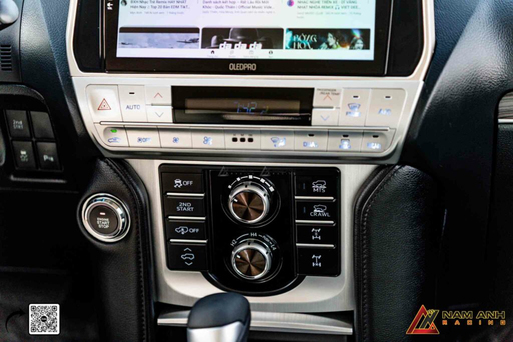 Cụm điều khiển trung tâm nâng cấp đồng bộ, hiện đại và đậm phong cách.