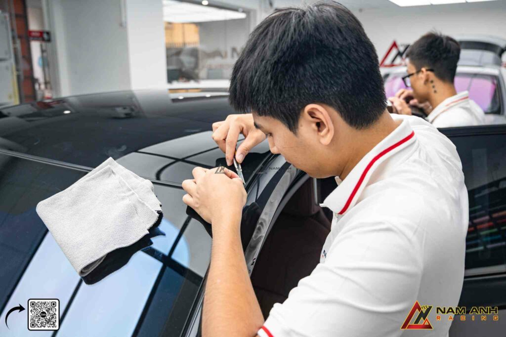 Lớp film SPF-XI Avery Dennison bảo vệ sơn xe với độ trong suốt quang học hoàn hảo.