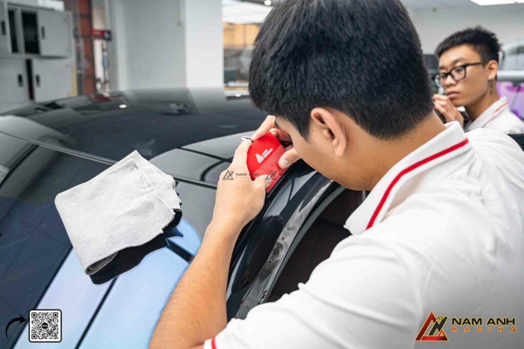 Công nghệ polyurethane nhiệt dẻo giúp SPF-XI chống trầy xước và hấp thụ lực tác động hiệu quả.