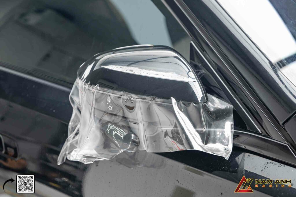 Dán PPF Avery Dennison bảo vệ sơn xe khỏi trầy xước, đá văng và tia UV.